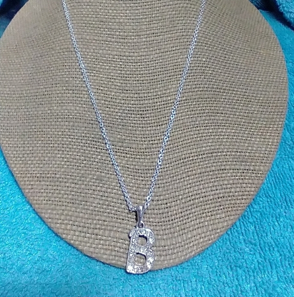 Silvertone Initial 'B' Pendant Crystal Necklace vintage - Picture 4 of 4